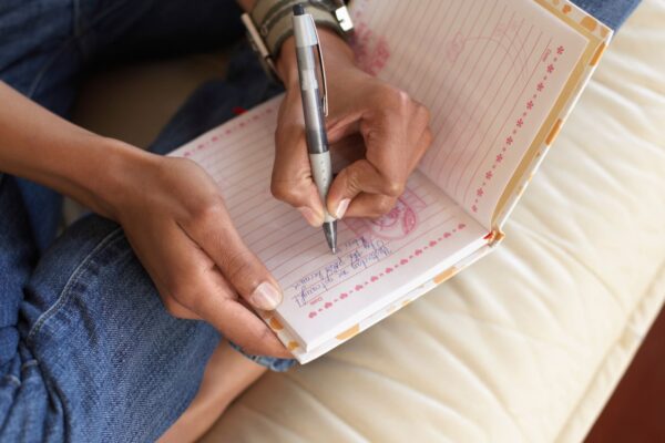 Write with Pen and Paper instead of a Keyboard for Increased Brain Connectivity